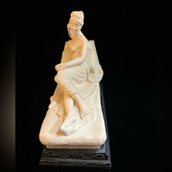 Alabaster Paolina Bonaparte Figurine in Repose - Picture 3 of 9